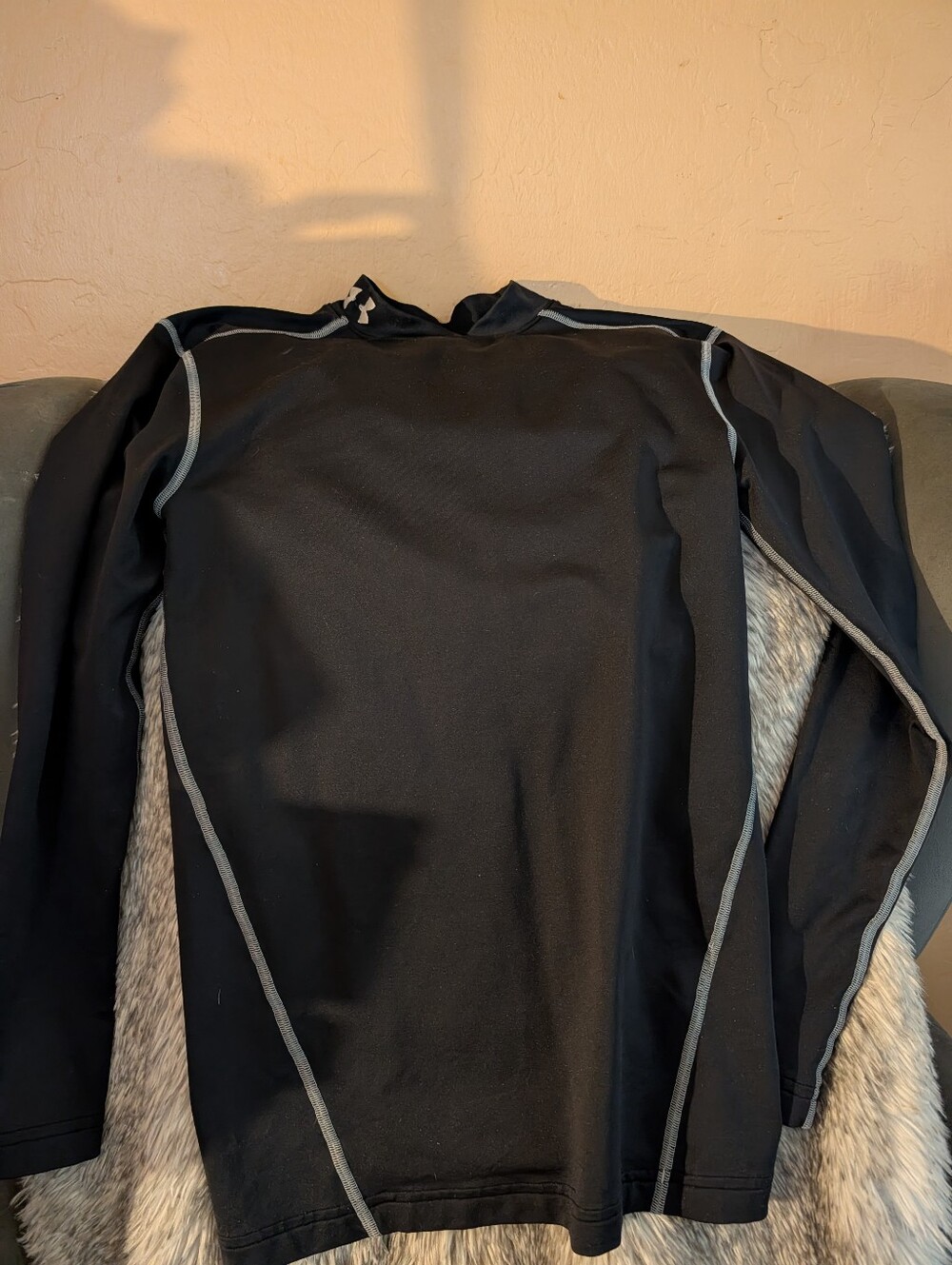 Under Armour Men's Black Long-Sleeve Rash Guard with Gray Contrast (153)